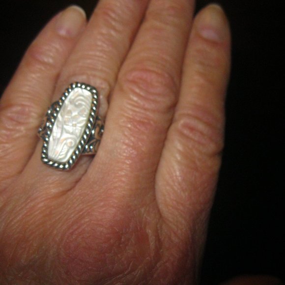Carolyn Pollack carved Mother of Pearl Ring - Picture 3 of 5